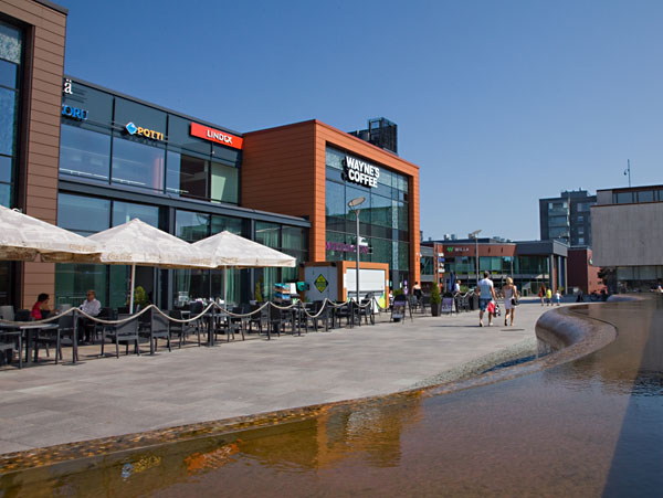 Kauppakeskus ja suihkul&auml;hde